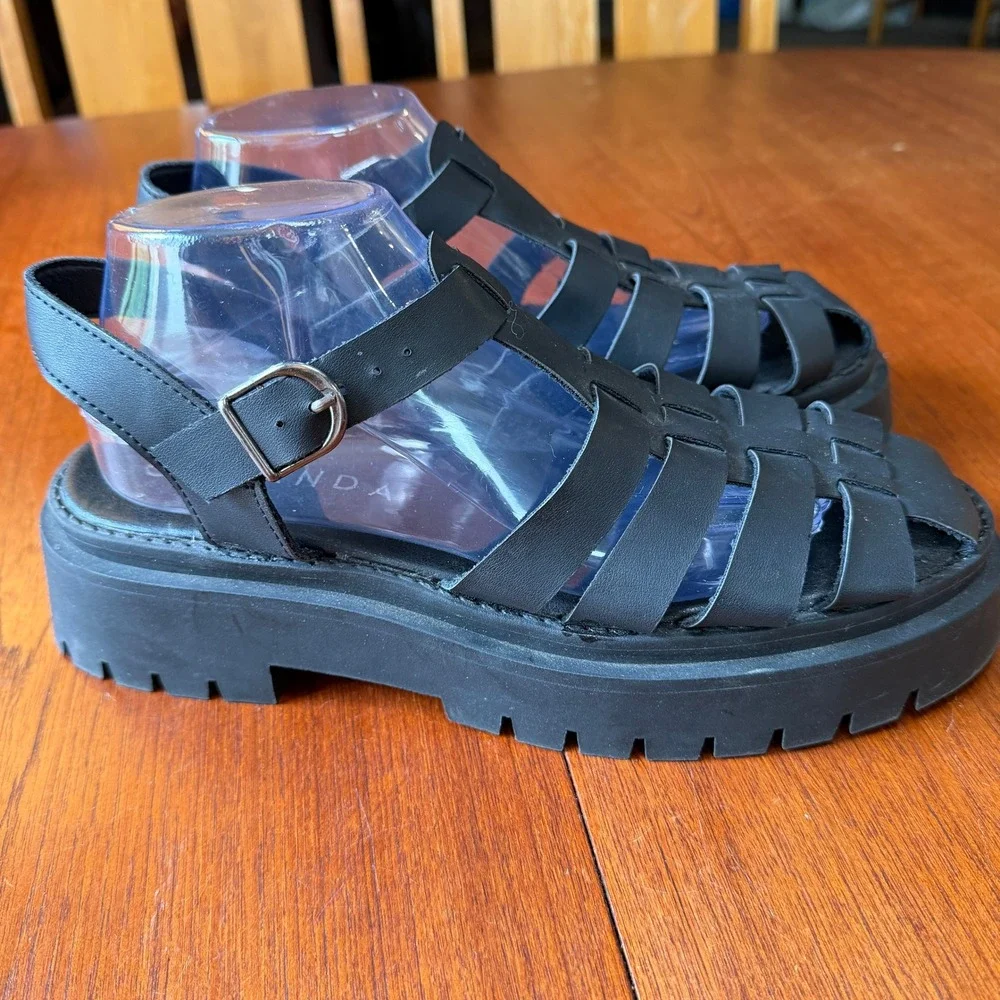 Ghanda black platform
